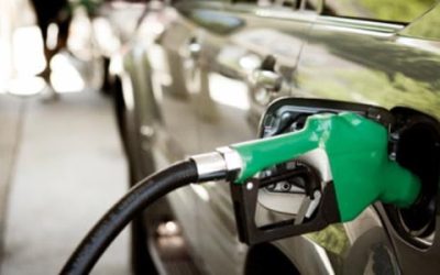 La gasolina vuelve a rozar el récord de 1,5 euros.