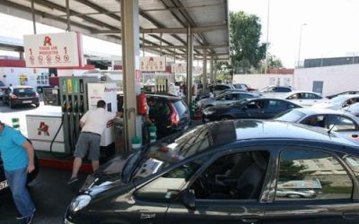 Llenar el depósito de gasolina en Galicia roza ya los 71 euros tras la última subida de tasas.