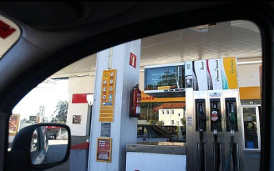 Así se manipulan los precios de los carburantes, según la OCU.