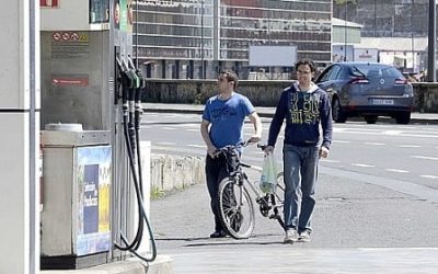 La crisis empuja a los ciudadanos de España a dejar el coche en el garaje