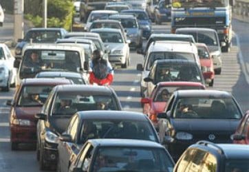 Los fabricantes de automóviles se enfrentan a Europa por las emisiones